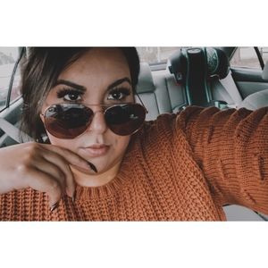 Meet your Posher, Victoria